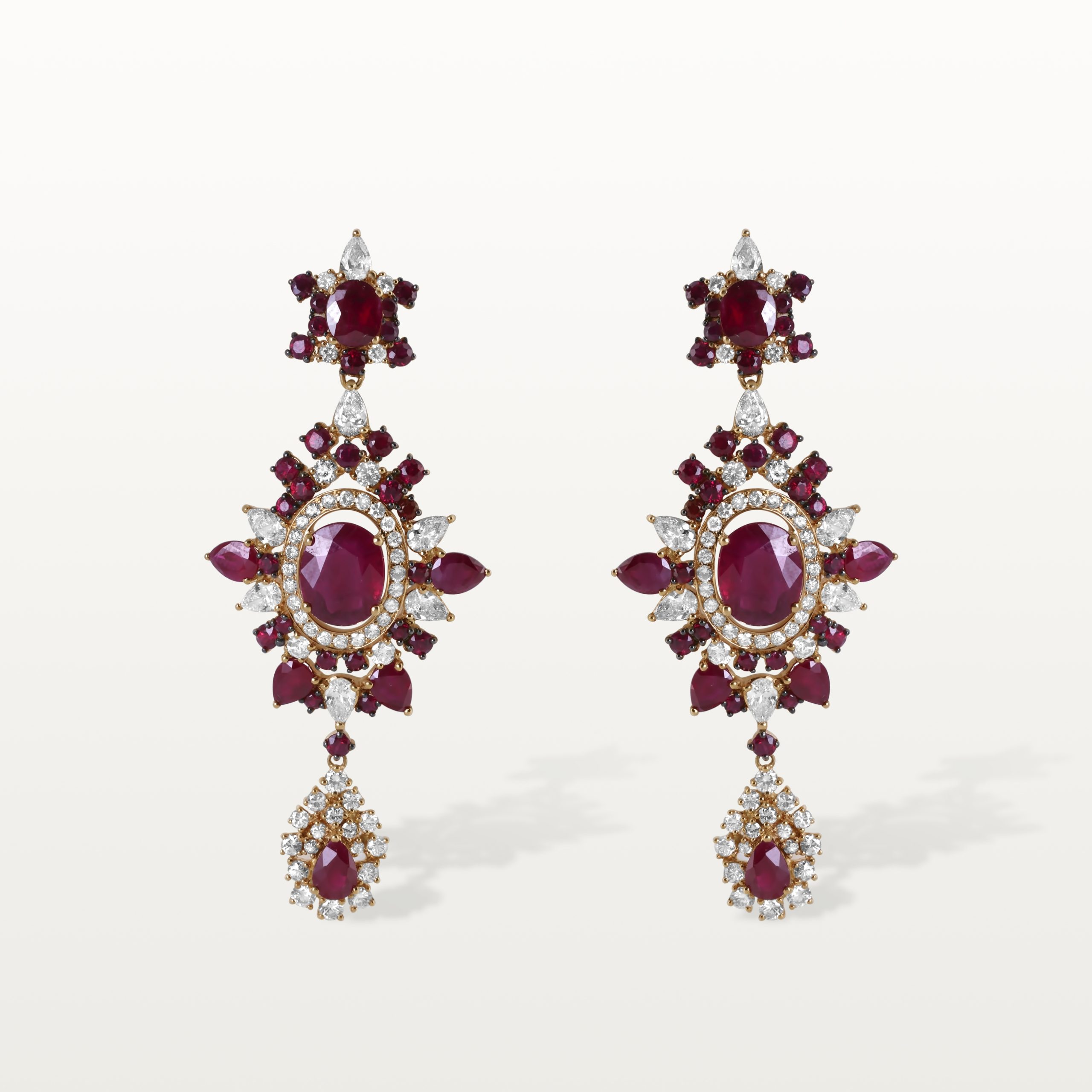 BOUCLES D’OREILLES LES IMPÉRIALES, RUBIS ET DIAMANTS