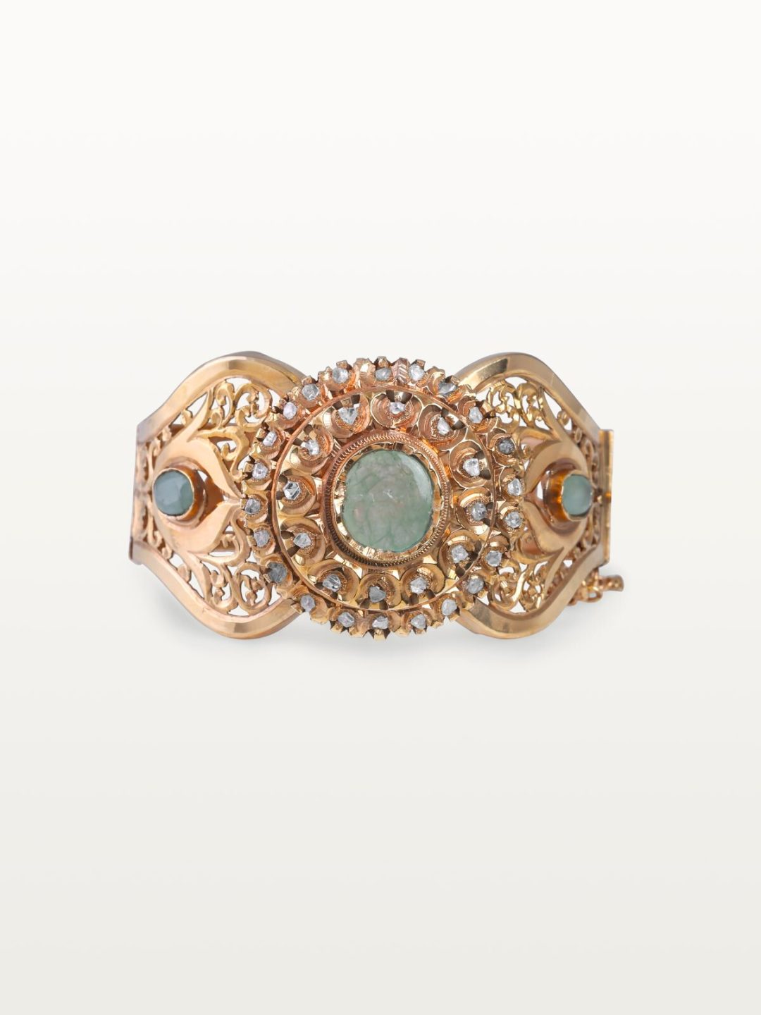 BRACELET "ACH O FNAR" HOMMAGE AU PASSÉ, MOTIF CENTRAL OVALE À COURONNE DE SERTIS