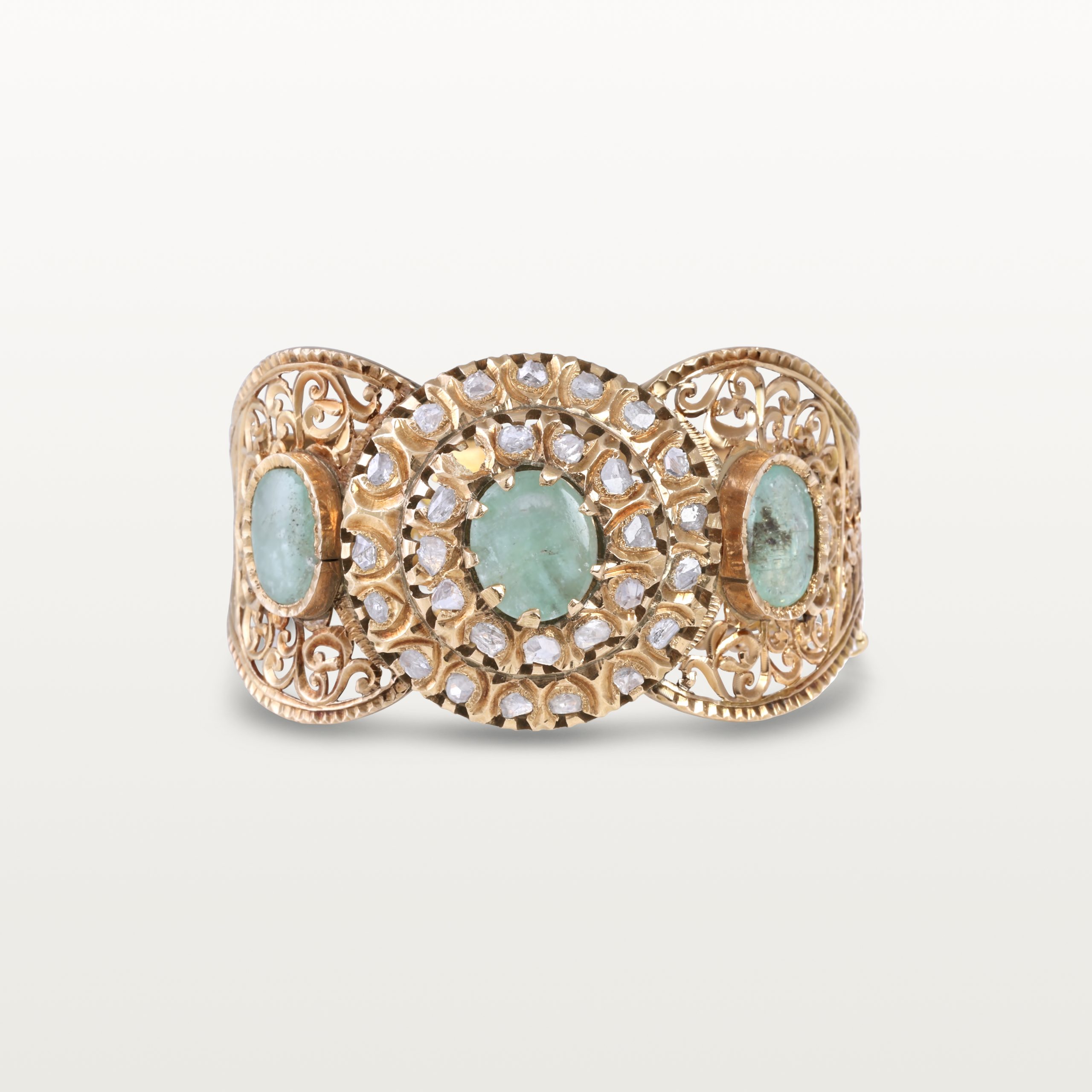 BRACELET "ACH O FNAR" HOMMAGE AU PASSÉ, MOTIF CENTRAL OVALE À COURONNE DE SERTIS