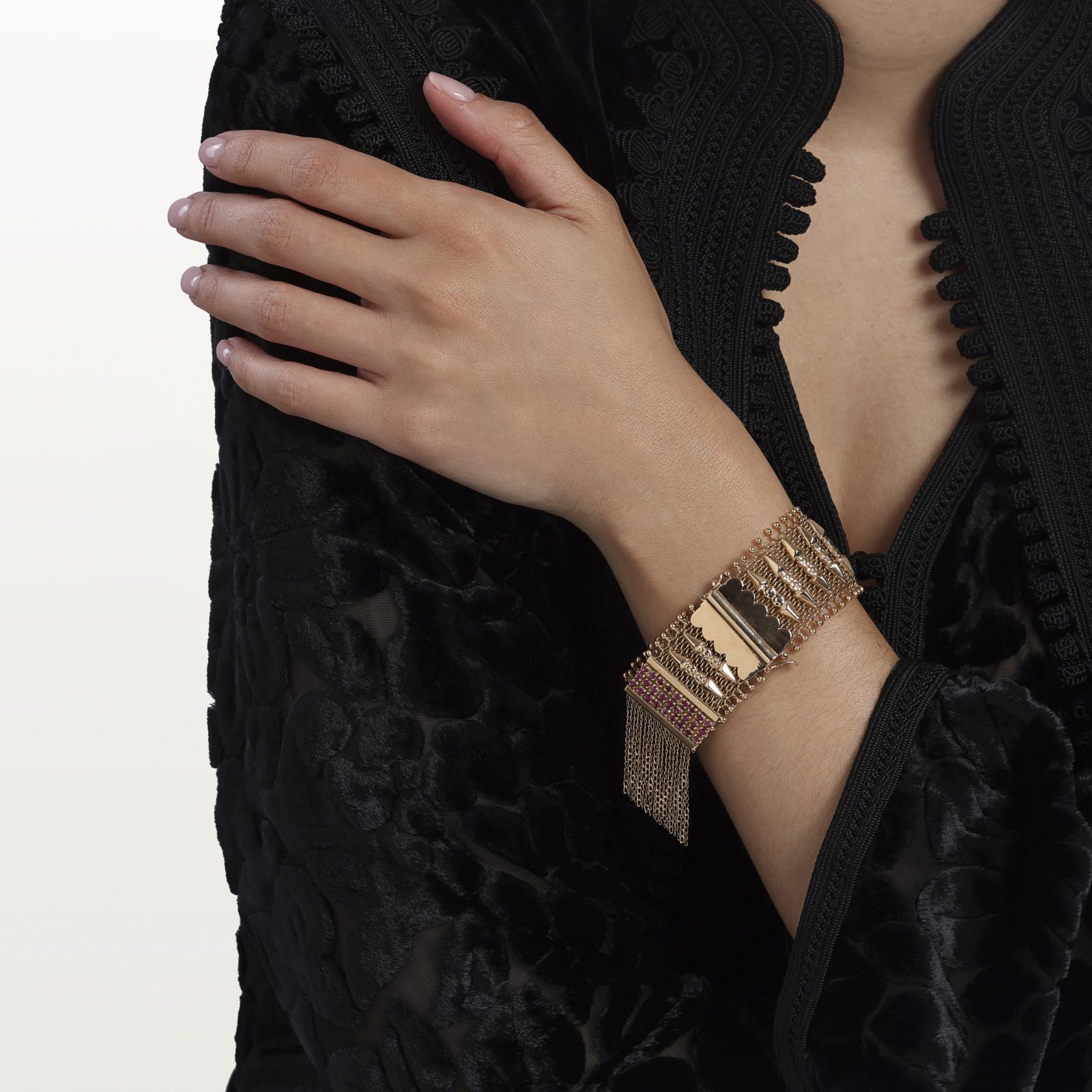 bracelet-or-grillage-boulehiya-rubis-bijoux-traditionnelle-marocain-beldi-ancien-kara.s2-hommage-au-passé