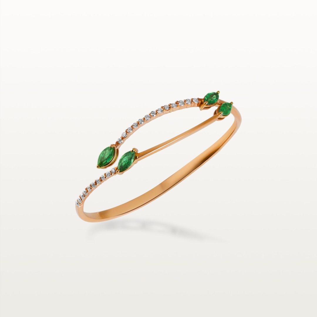 BRACELET A&MORE, OUVERT EN DIAMANTS ET ÉMERAUDES