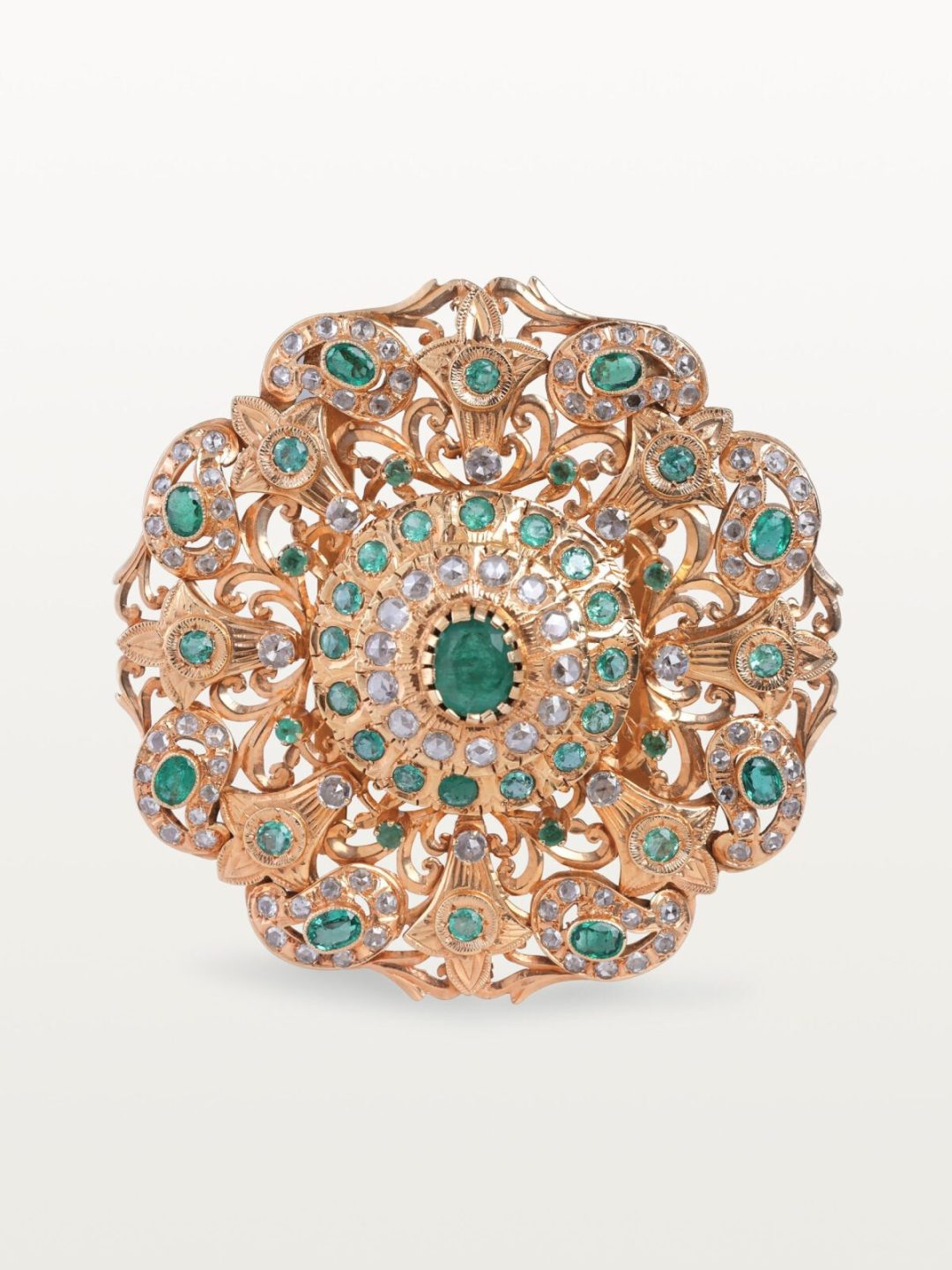 BZIM HOMMAGE AU PASSÉ, PIÈCE MAJESTUEUSE EN ÉMERAUDES ET ROSES DE DIAMANTS