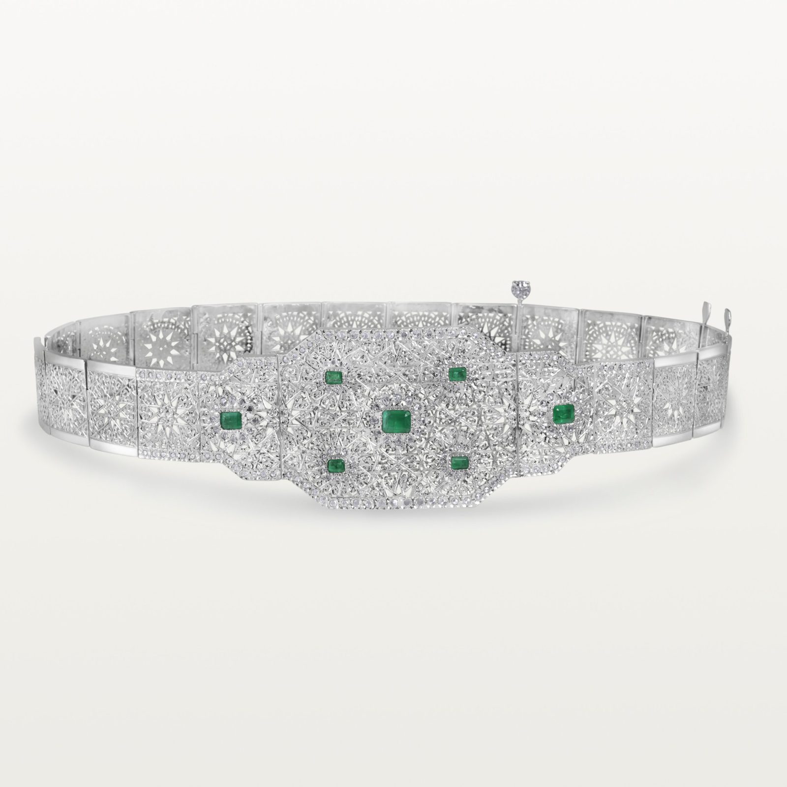 ceinture-or-blanc-diamants-emeraudes-mdama-moderne-beldi-contemporain-bijoux-traditionnelle-marocain-kara.s-maroc-hommage-au-passé 1