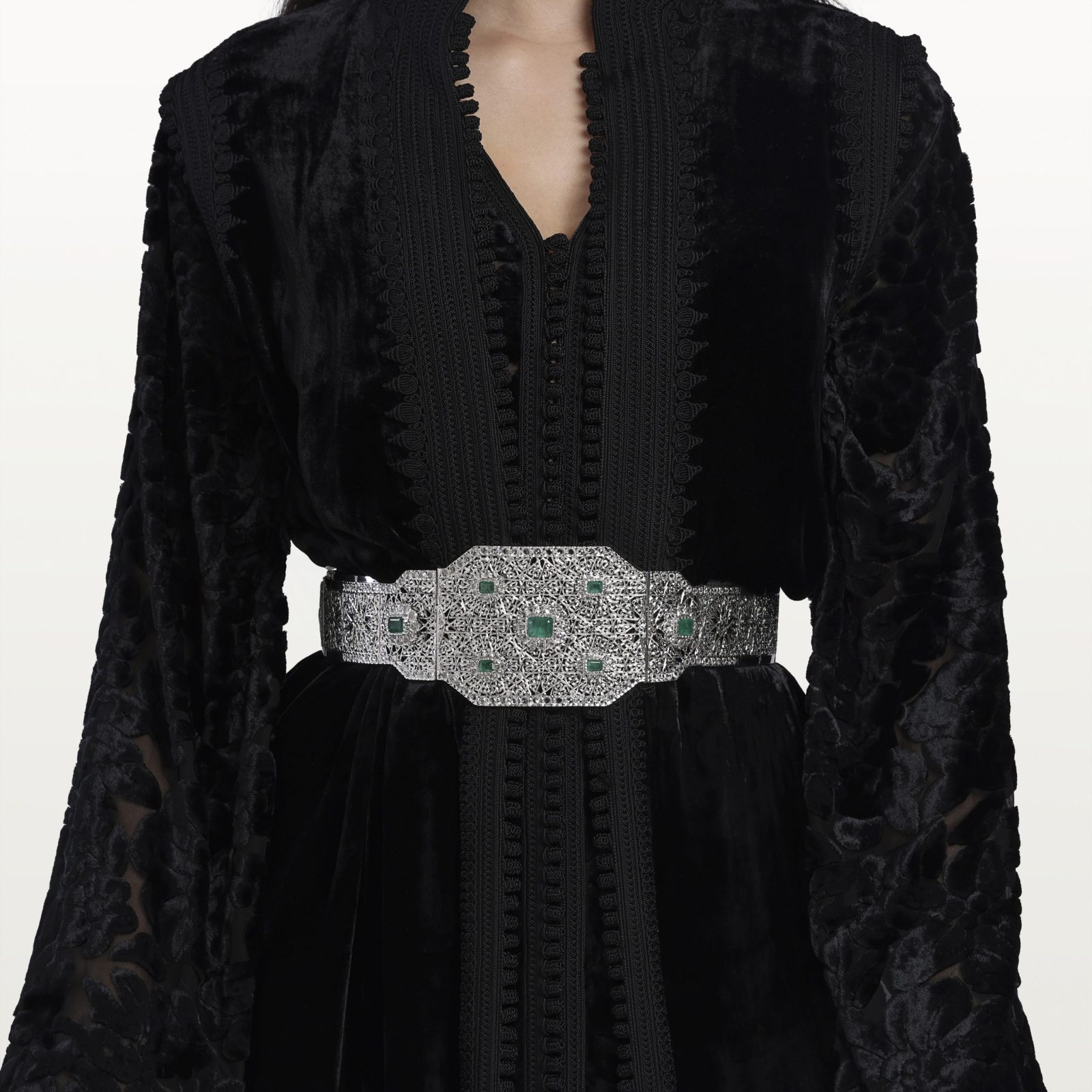 ceinture-or-blanc-diamants-emeraudes-mdama-moderne-beldi-contemporain-bijoux-traditionnelle-marocain-kara.s-maroc-hommage-au-passé