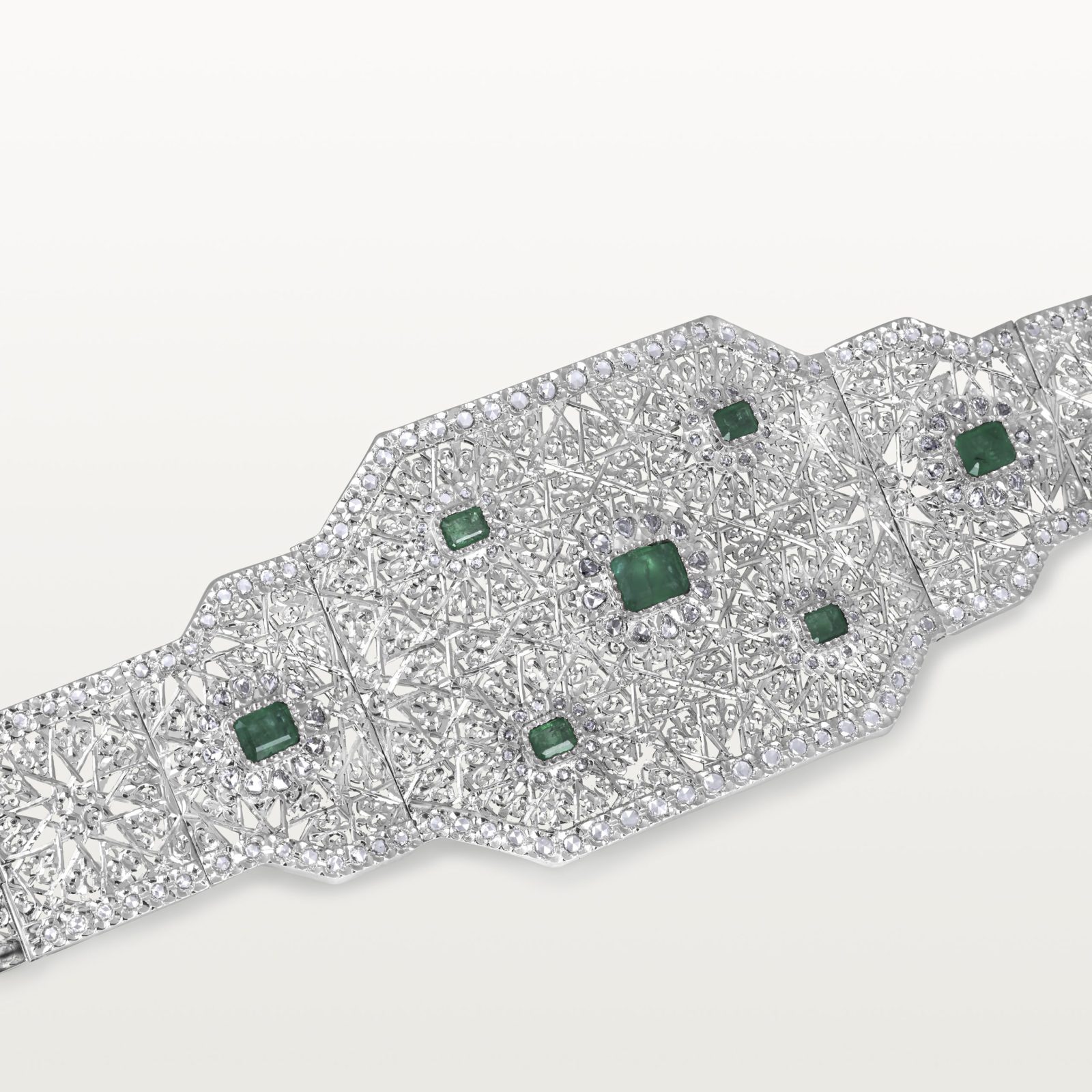 ceinture-or-blanc-diamants-emeraudes-mdama-moderne-beldi-contemporain-bijoux-traditionnelle-marocain-kara.s-maroc6-hommage-au-passé