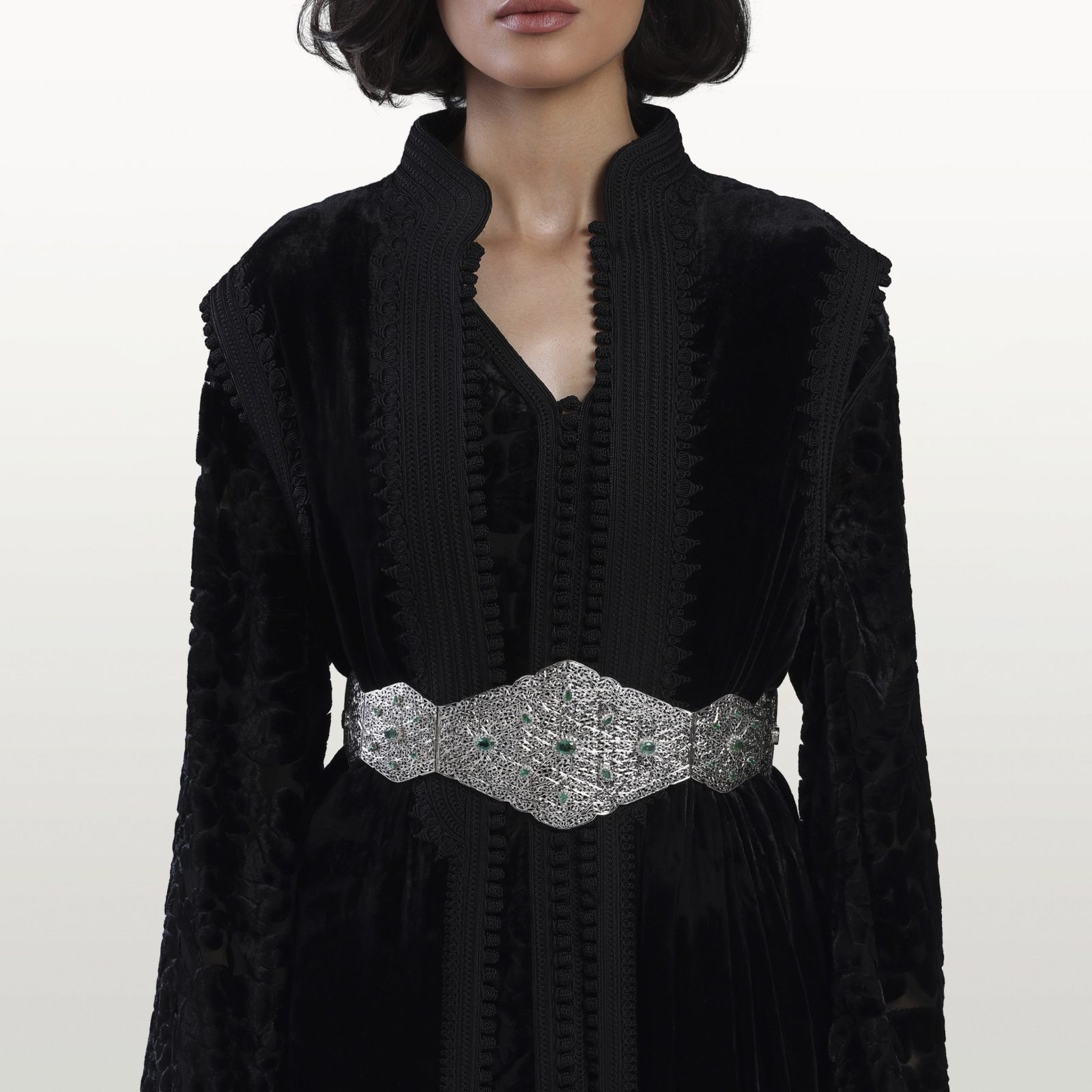 ceinture-or-blanc-mdama-moderne-emeraudes-beldi-contemporain-bjoux-traditionnelle-marocain-kara.s-hommage-au-passé