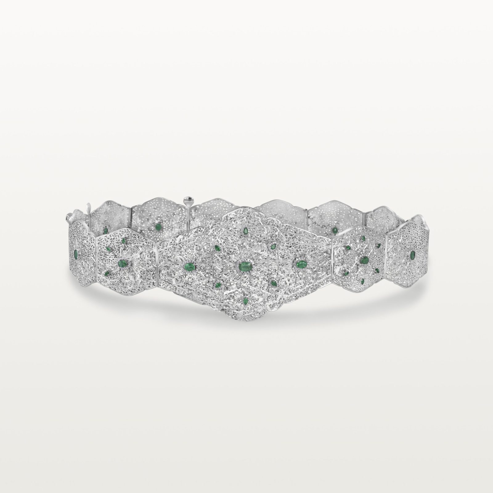 ceinture-or-blanc-mdama-moderne-emeraudes-beldi-contemporain-bjoux-traditionnelle-marocain-kara.s5-hommage-au-passé