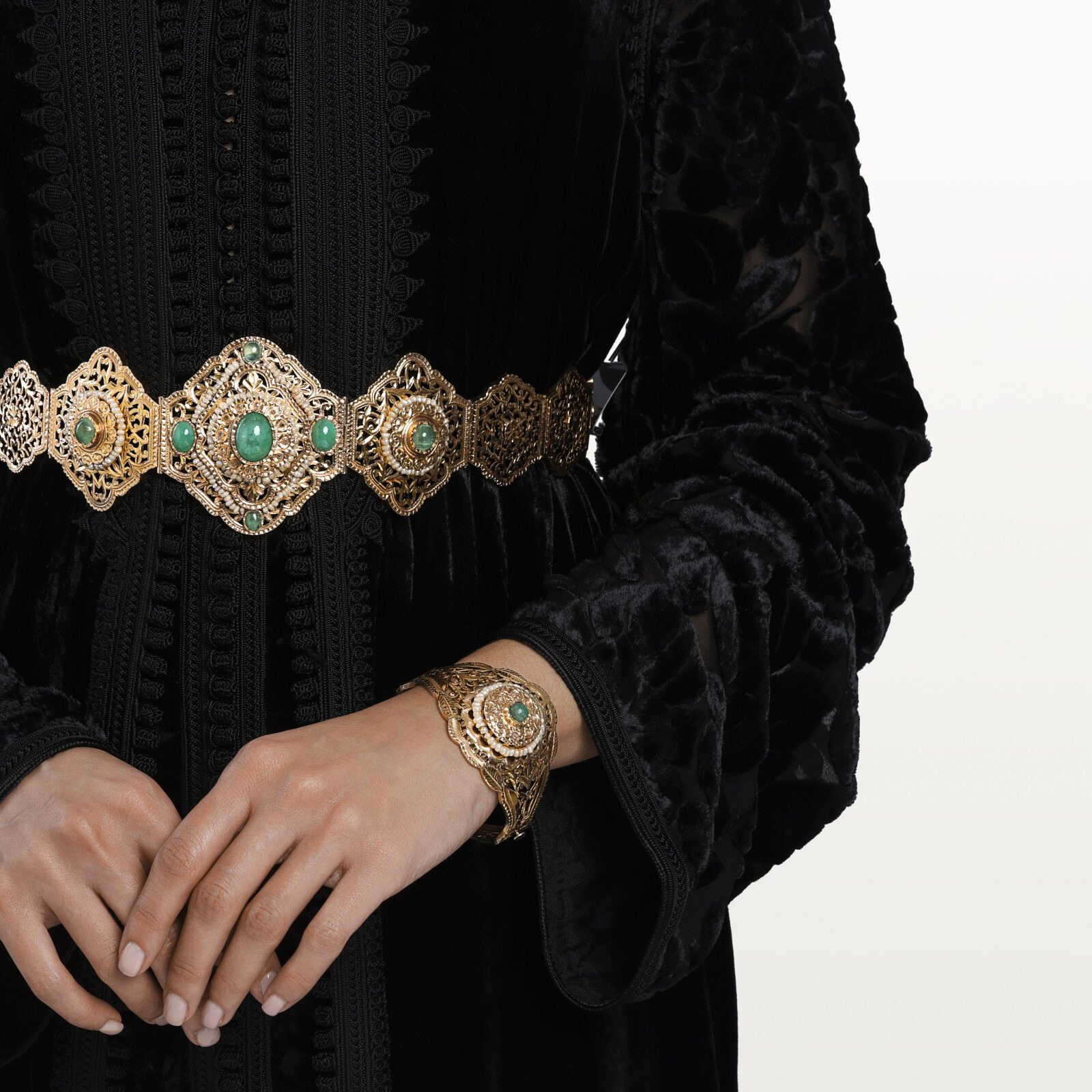 ceinture-or-bracelet-or-perlée-emeraude-bijoux-traditionnelle-marocain-beldi-ancien-kara.s-hommage-au-passé 5 – Modifié