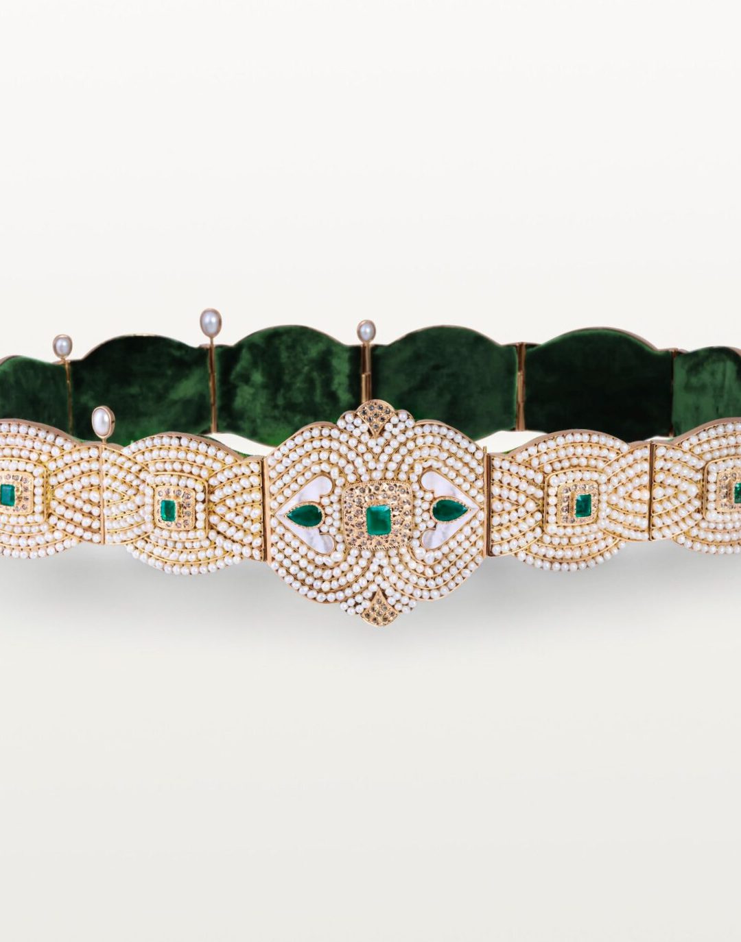 CEINTURE MDAMA "LA PERLÉE" HOMMAGE AU PASSÉ, PERLES, NACRE ET ÉMERAUDES