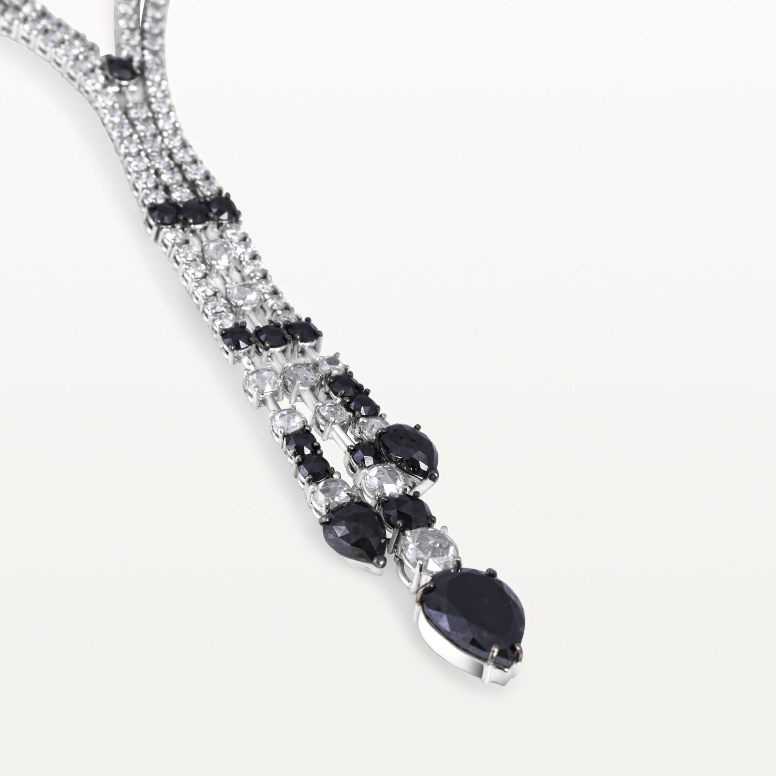collier_diamants_blanc_diamants_noirs4-impériales