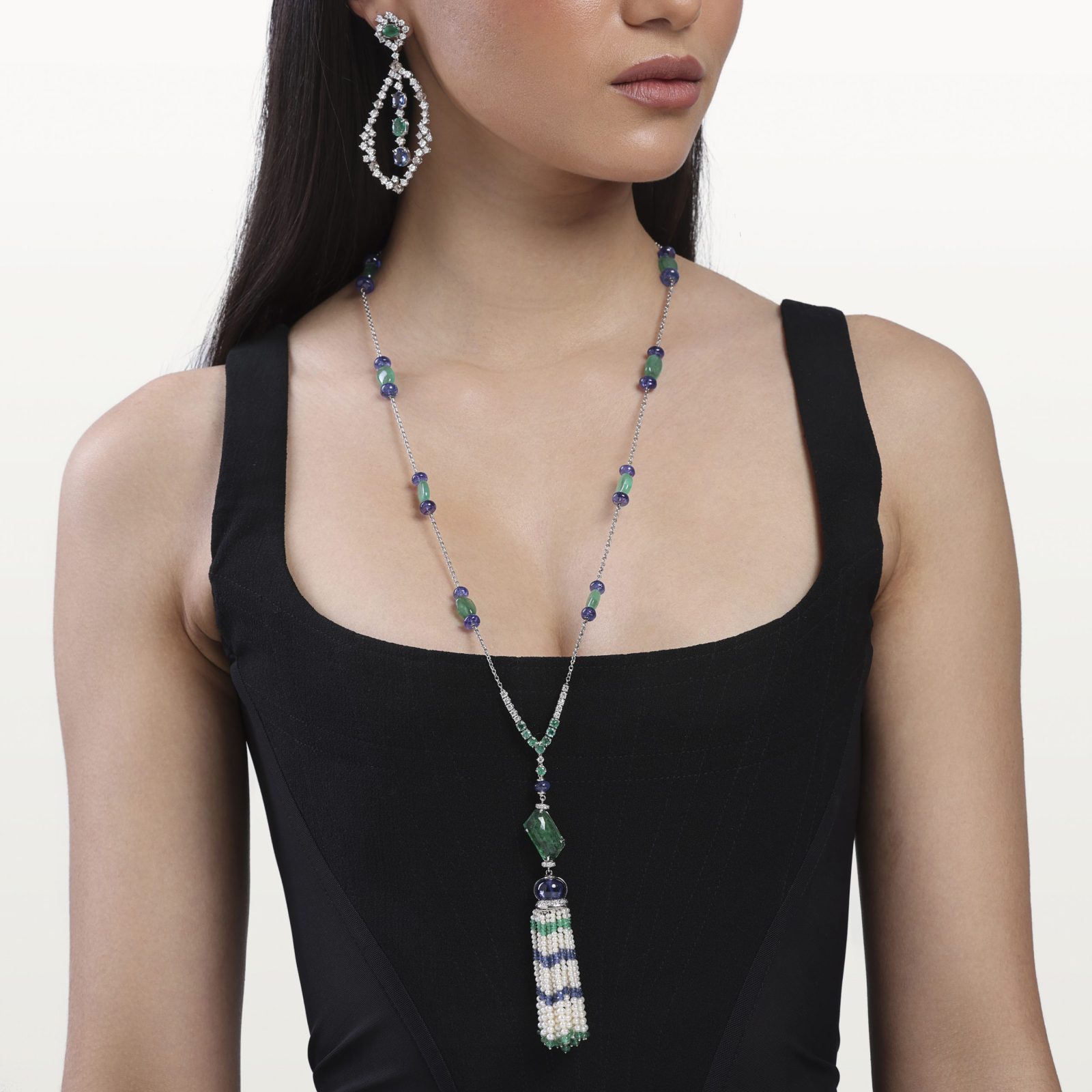 parure-sautoir-emeraudes-diamant-blanc-saphirs-perles-de-culture-boucles-d’oreilles-haute-joaillerie-kara.s-maroc-le-lac-des-cygnes