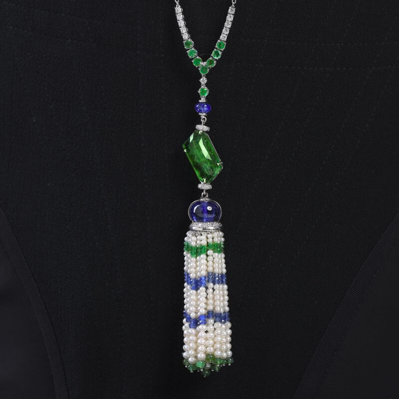 sautoir-emeraudes-diamants-blanc-saphirs-perles-de-culture-haute-joaillerie-maroc-le-lac-des-cygnes-800×800 – Modifié