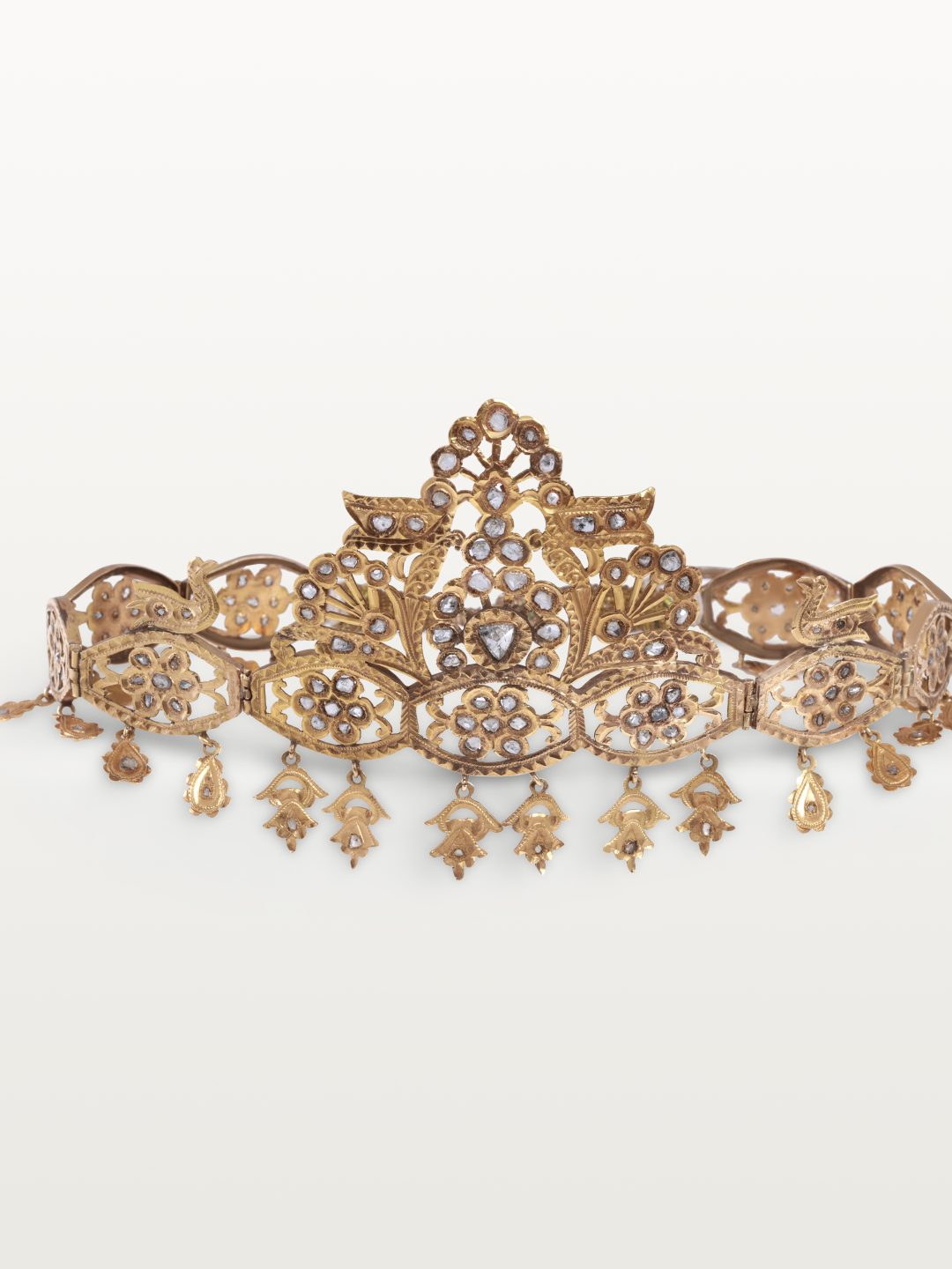 TAJ "D’L BZAYM" HOMMAGE AU PASSÉ, COURONNE ARTICULÉE À ÉLÉMENTS AJOURÉS ET PAMPILLES « FRAFR »