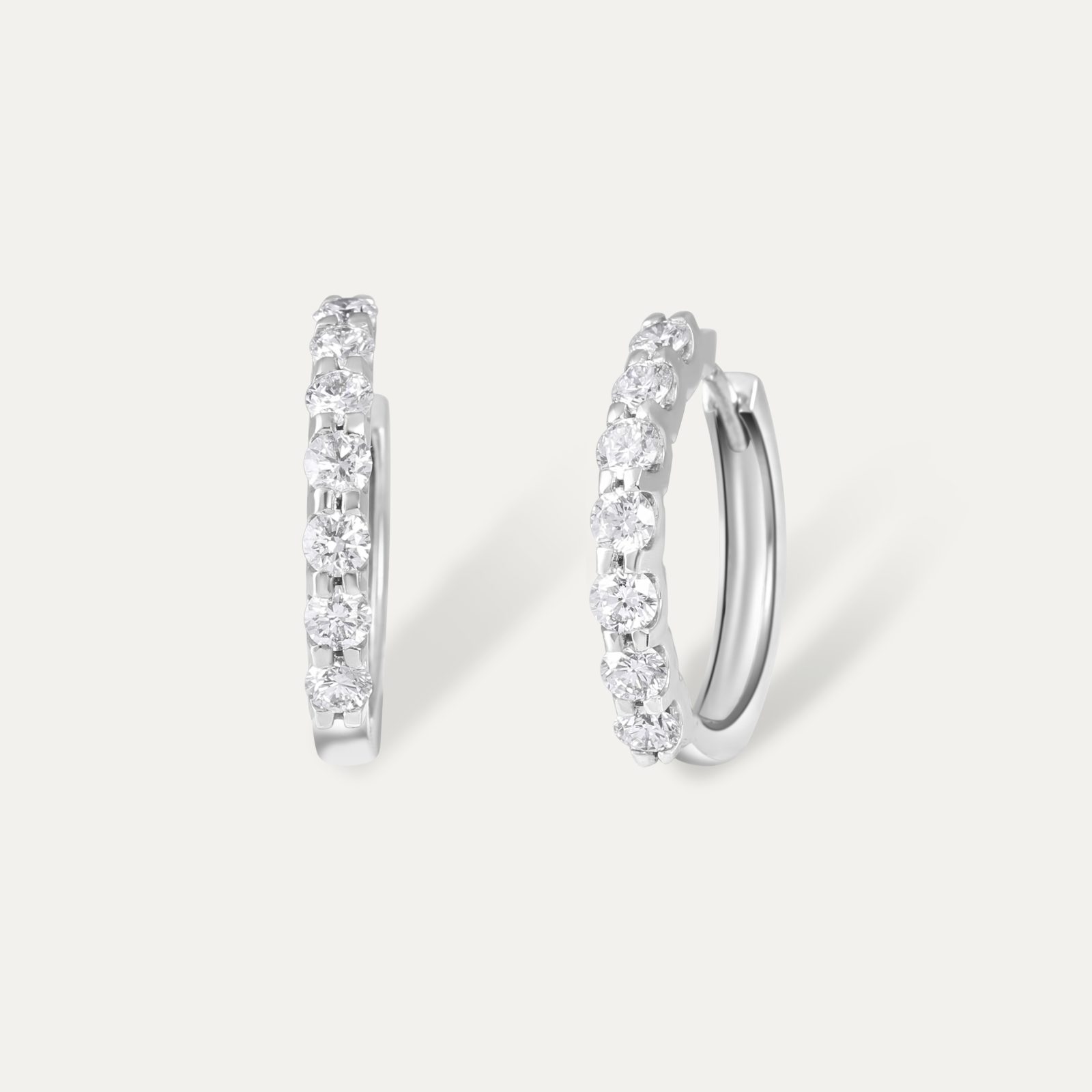 boucles-d’oreilles-créoles-modèle-moyen-or-blanc-diamants-les-klassiques