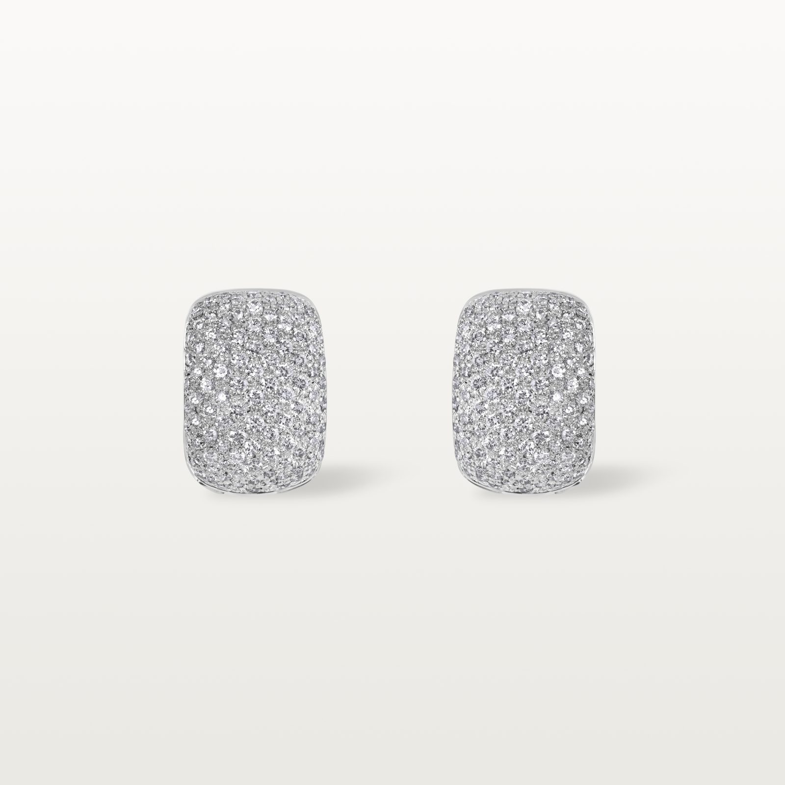 boucles-d’oreilles-créoles-pavée-bombée-diamants-les-klassiques3