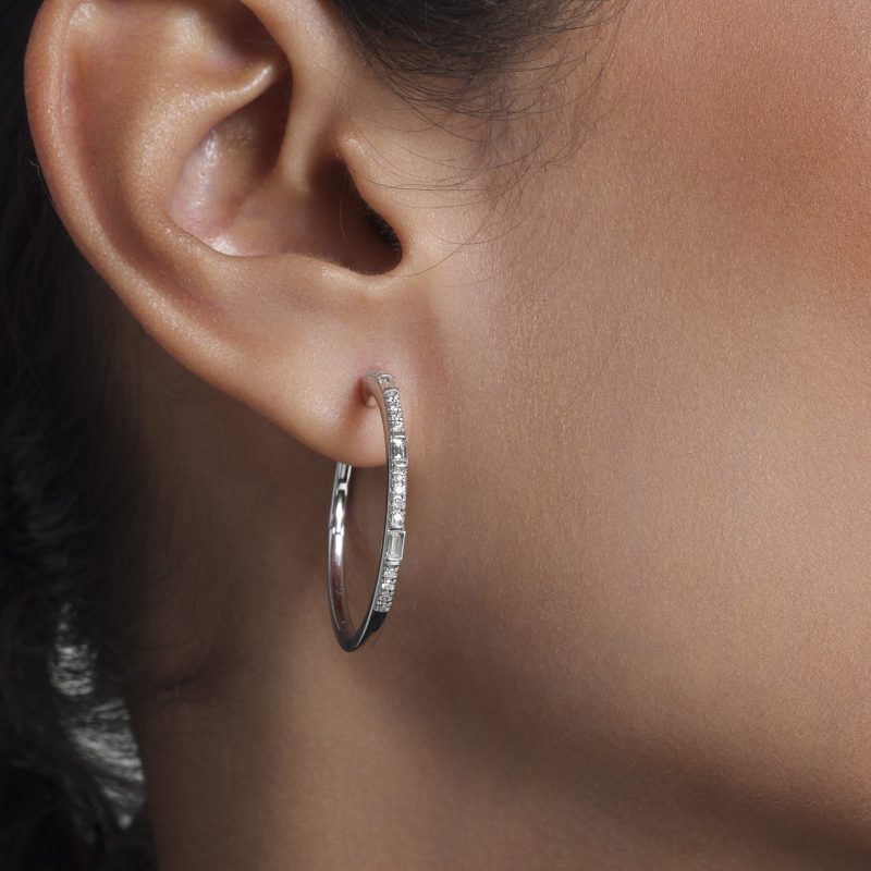 boucles-d’oreilles-créoles-taille-moyanne-serti-diamants-les-klassiques2