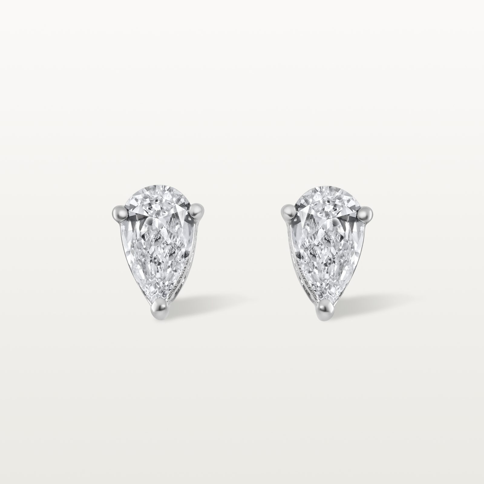 boucles-d’oreilles-puce-forme-poire-diamants-les-klassiques