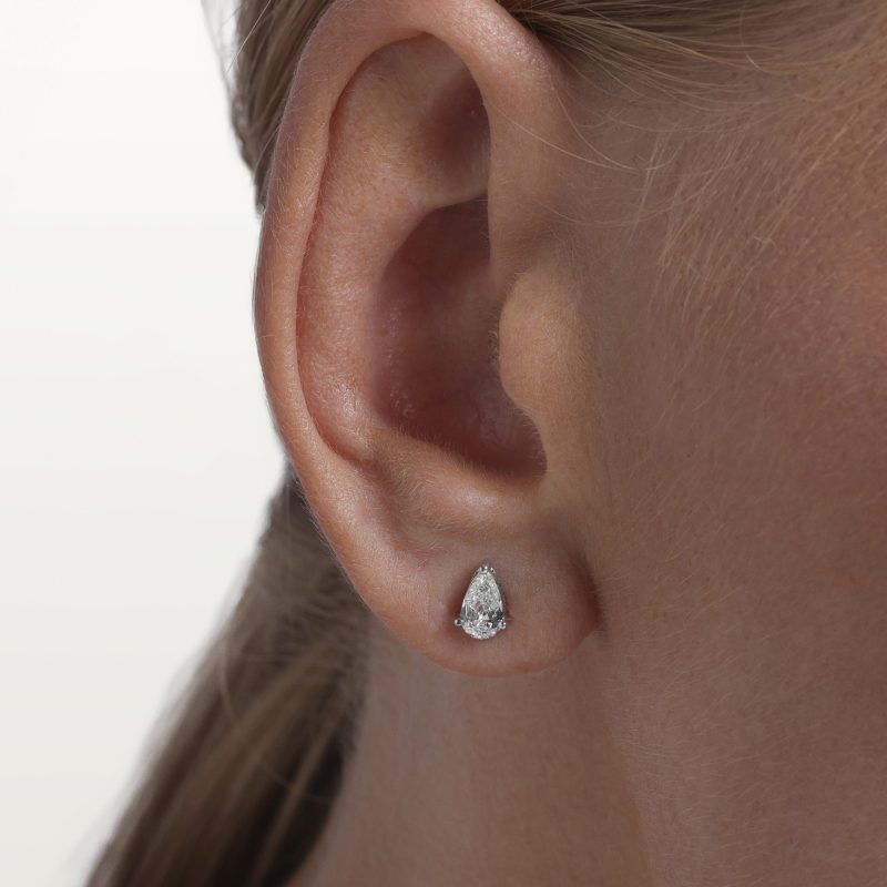 boucles-d’oreilles-puce-forme-poire-diamants-les-klassiques3