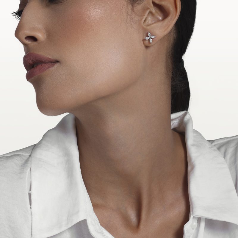 boucles-d’oreilles-puce-motif-floral-diamants-les-klassiques2
