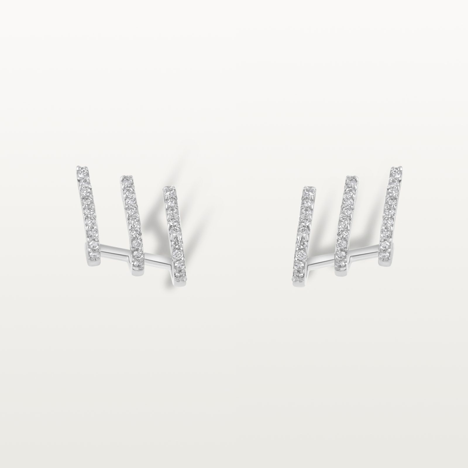 boucles-d’oreilles-puces-desgn-graphic-diamant-les-klassiques2