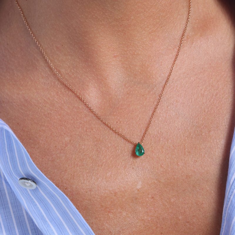 collier-pierre-au-cou-emeraude-poire-les-klassiques2
