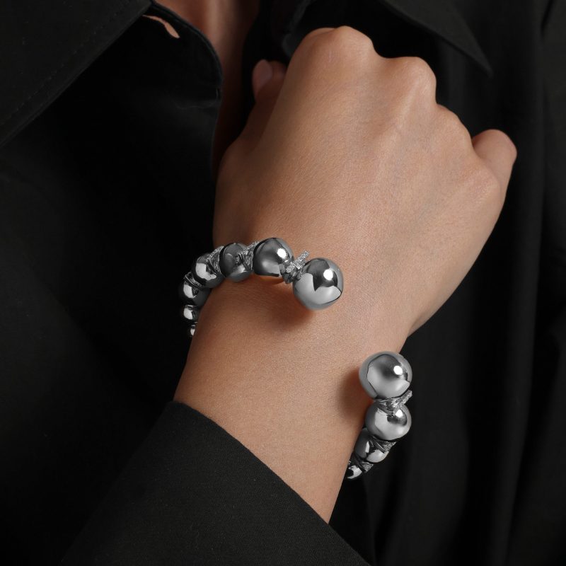 composition-bracelets-bloom-sphères-d’or-serti-Kara.S 2 – Or Blanc