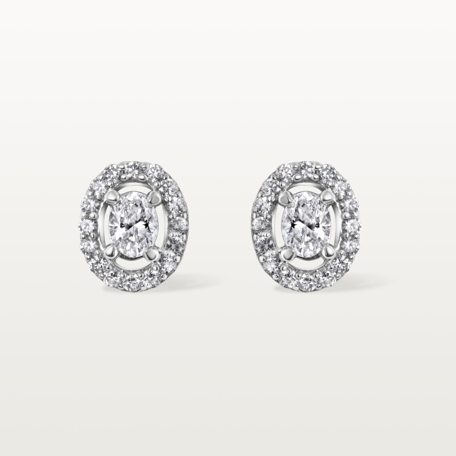 puces-d’oreilles-motif-halo-ovale-diamants-les-klassiques